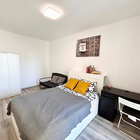 New 2022 Family&Friends Downtown Ac 3Br 2Ba Free Parking Big Balcony Near Metro&Train Station Self Check-In Apt Budapest Exterior photo