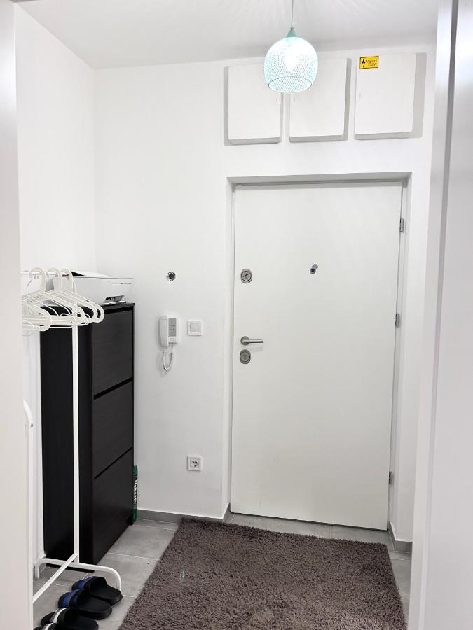 New 2022 Family&Friends Downtown Ac 3Br 2Ba Free Parking Big Balcony Near Metro&Train Station Self Check-In Apt Budapest Exterior photo