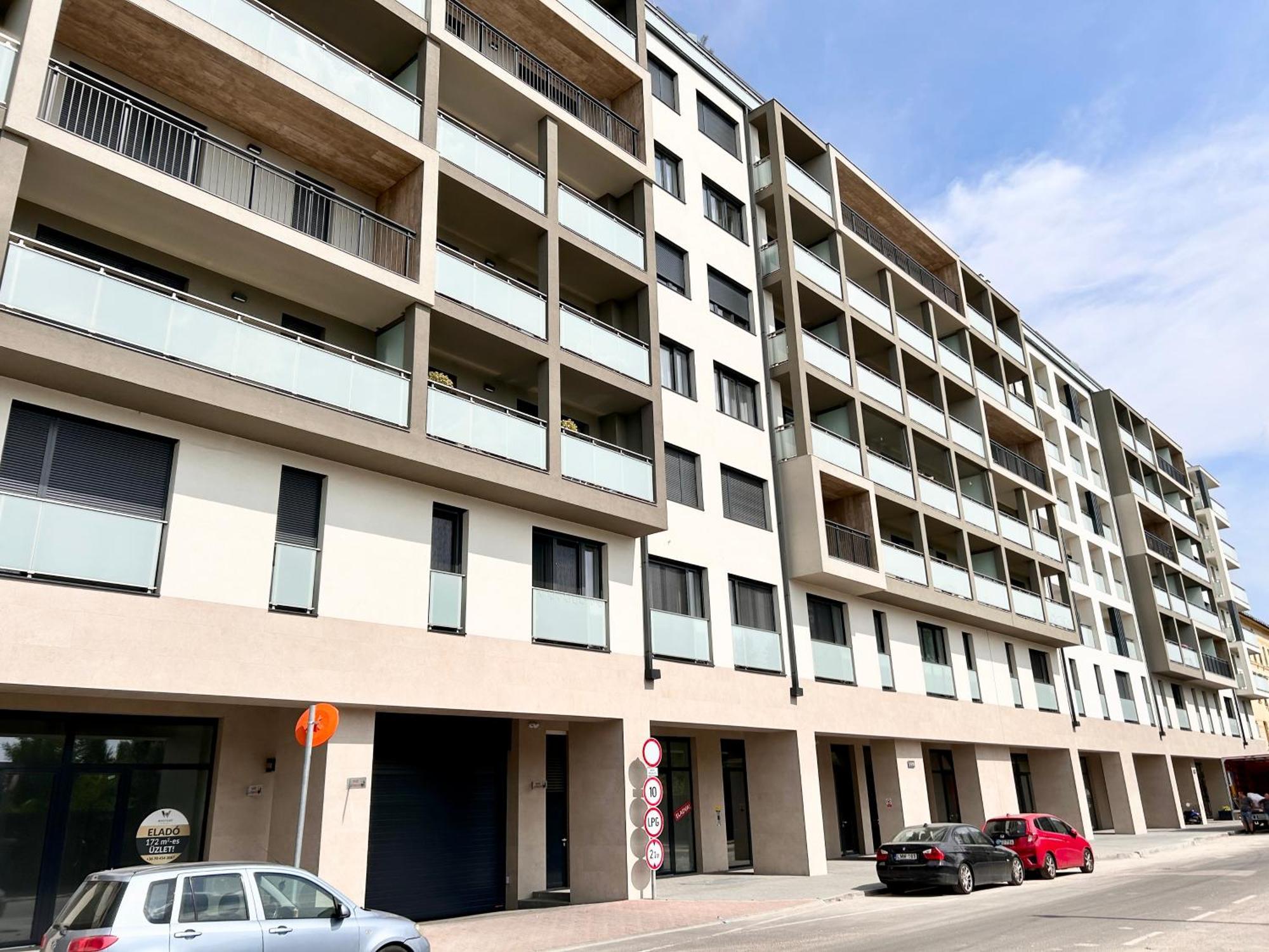 New 2022 Family&Friends Downtown Ac 3Br 2Ba Free Parking Big Balcony Near Metro&Train Station Self Check-In Apt Budapest Exterior photo