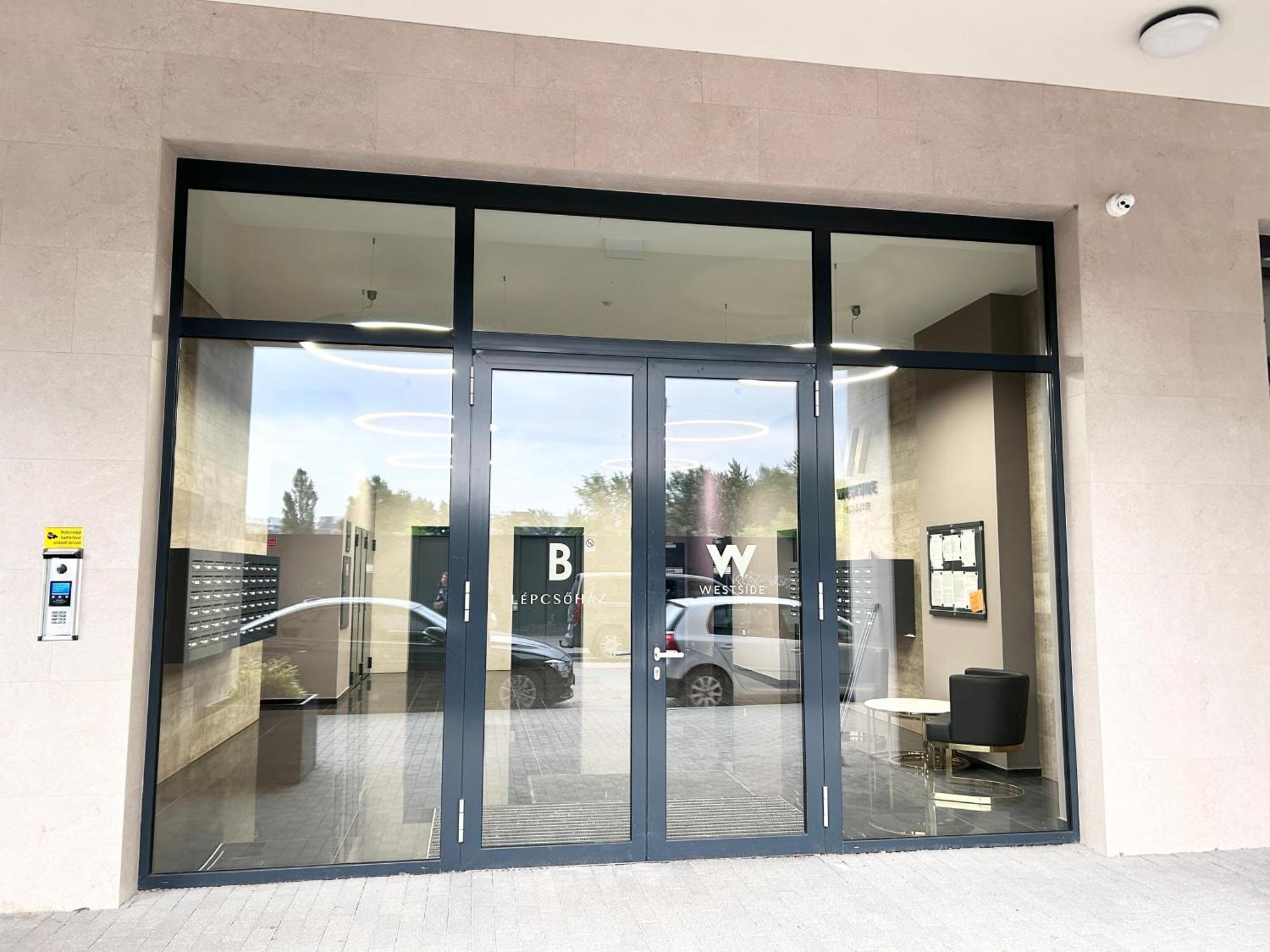 New 2022 Family&Friends Downtown Ac 3Br 2Ba Free Parking Big Balcony Near Metro&Train Station Self Check-In Apt Budapest Exterior photo